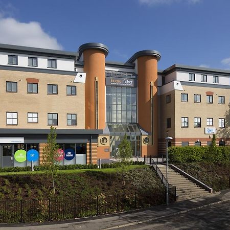 House Of Fisher - Beneficial House Bracknell Dış mekan fotoğraf