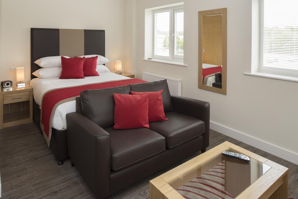 House Of Fisher - Beneficial House Bracknell Oda fotoğraf