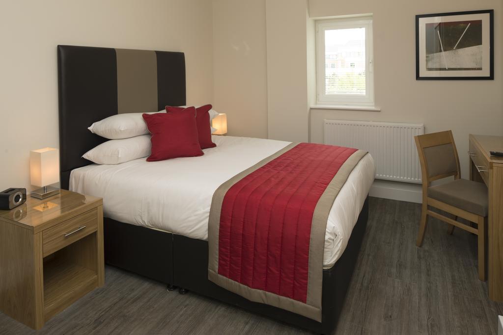 House Of Fisher - Beneficial House Bracknell Oda fotoğraf